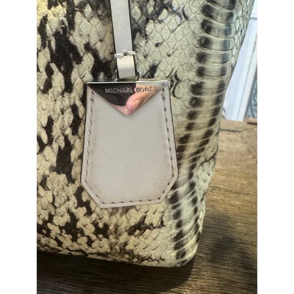 Michael Kors Blakely Medium Bucket Bag Python-Embossed Leather Natural Cream - Picture 9 of 13